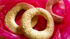 Емблематичните пазарджишки гевреци поскъпнаха с почти 30% в чест на еврото